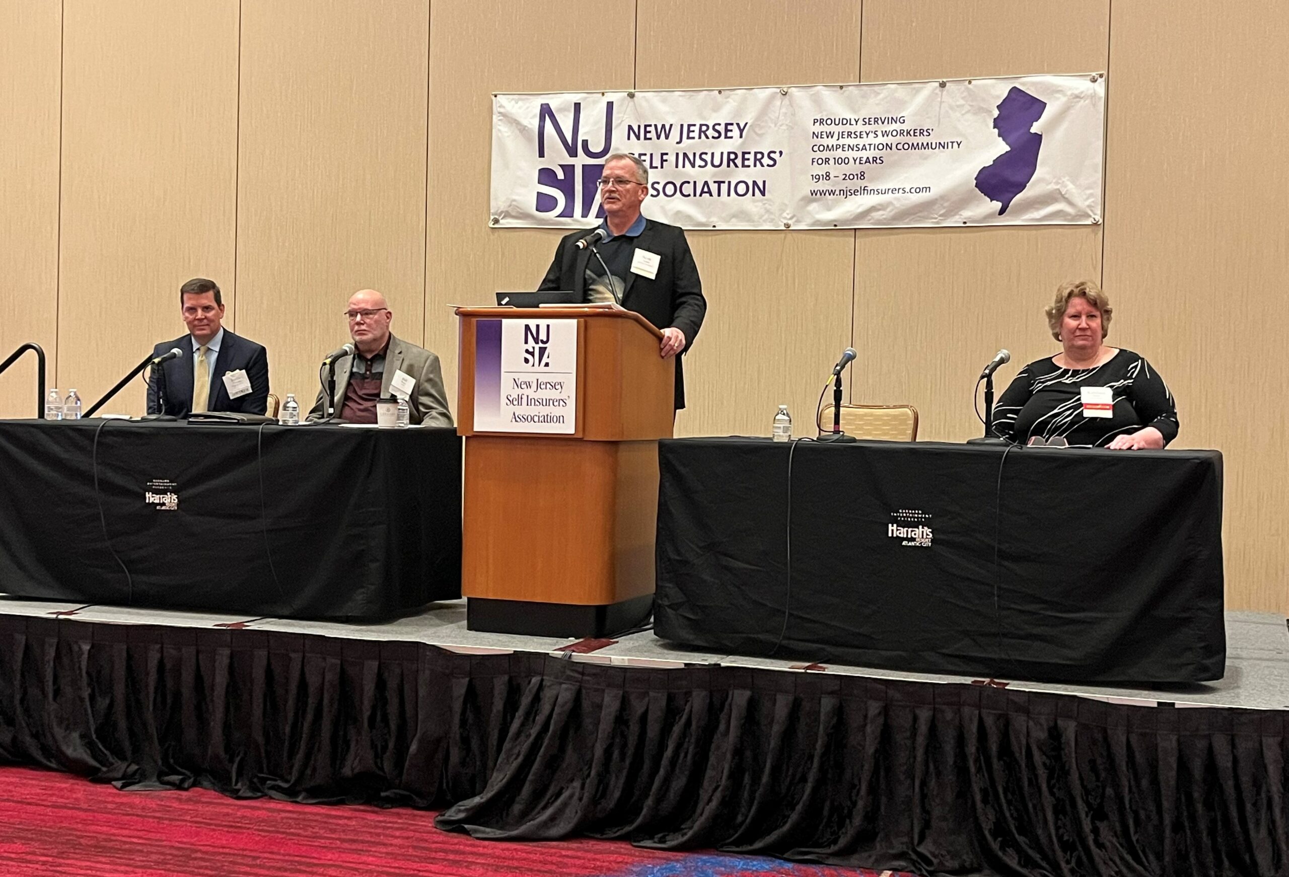 Scott Tenant Moderating Panel Discussion on Challenging Clients